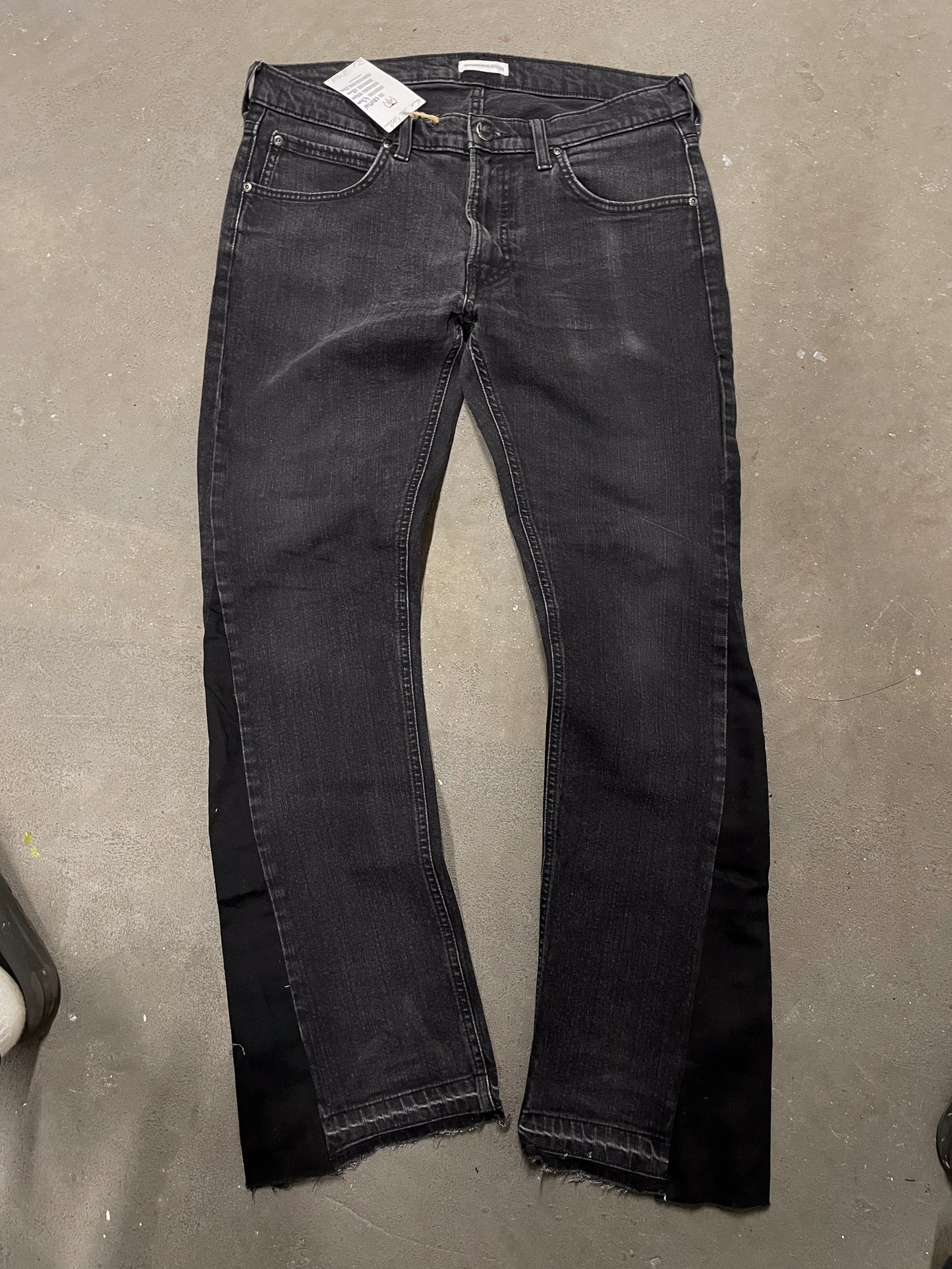 ugcbk distressed jeans flared