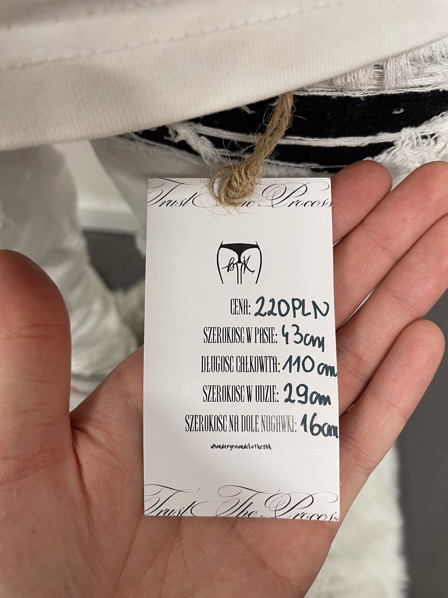 ugcbk distressed jeans