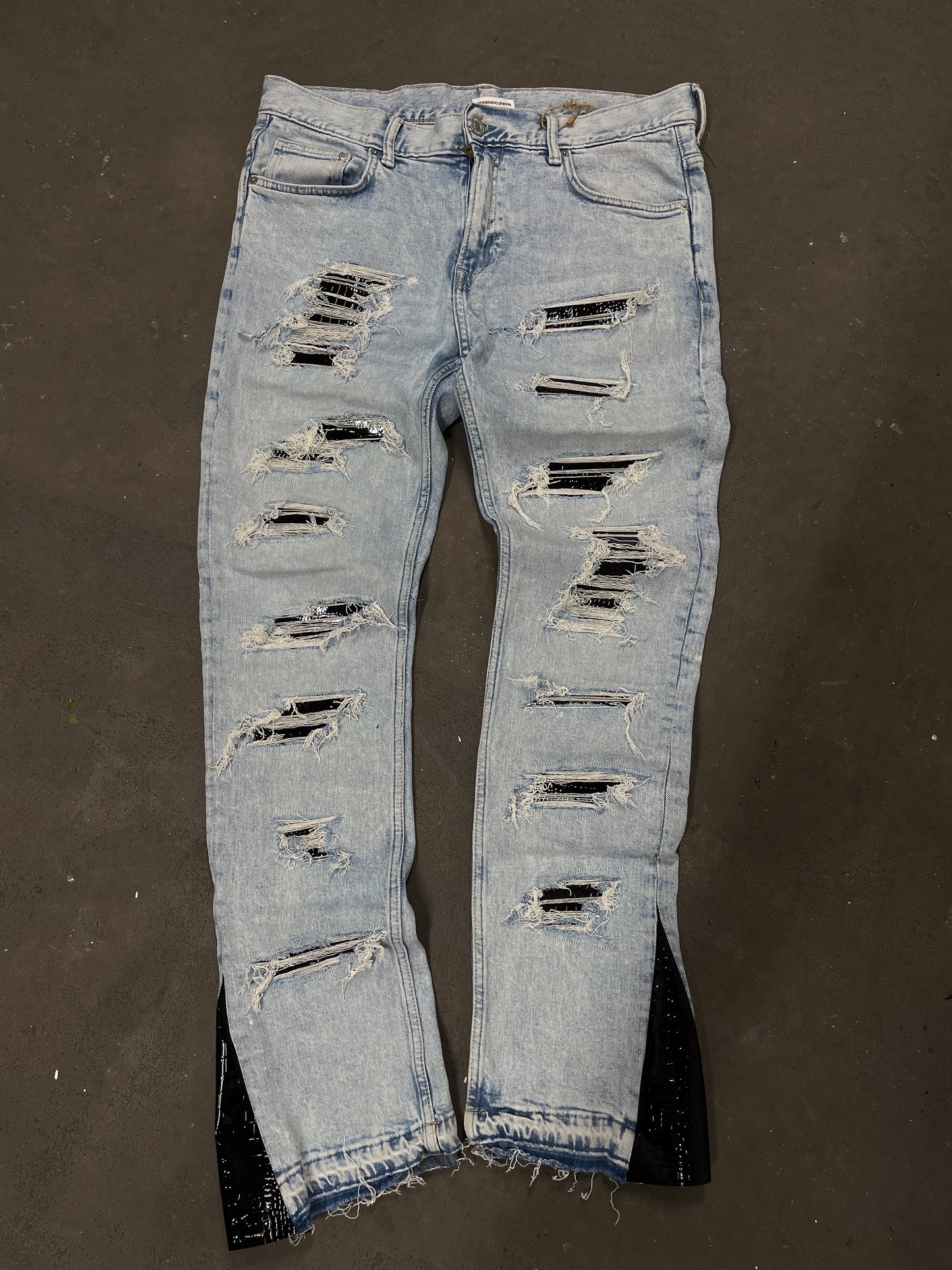 ugcbk distressed jeans flared