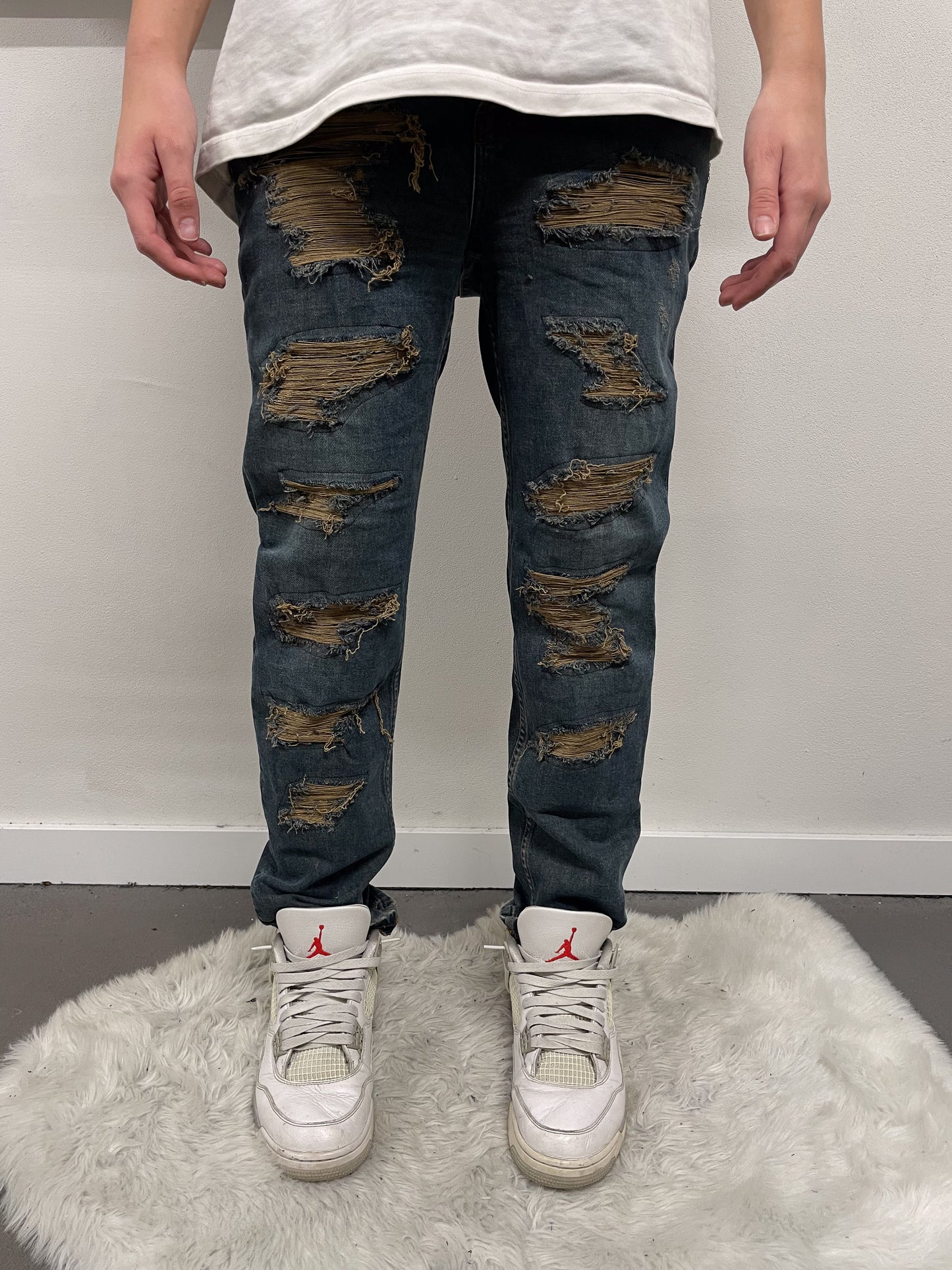 ugcbk distressed jeans