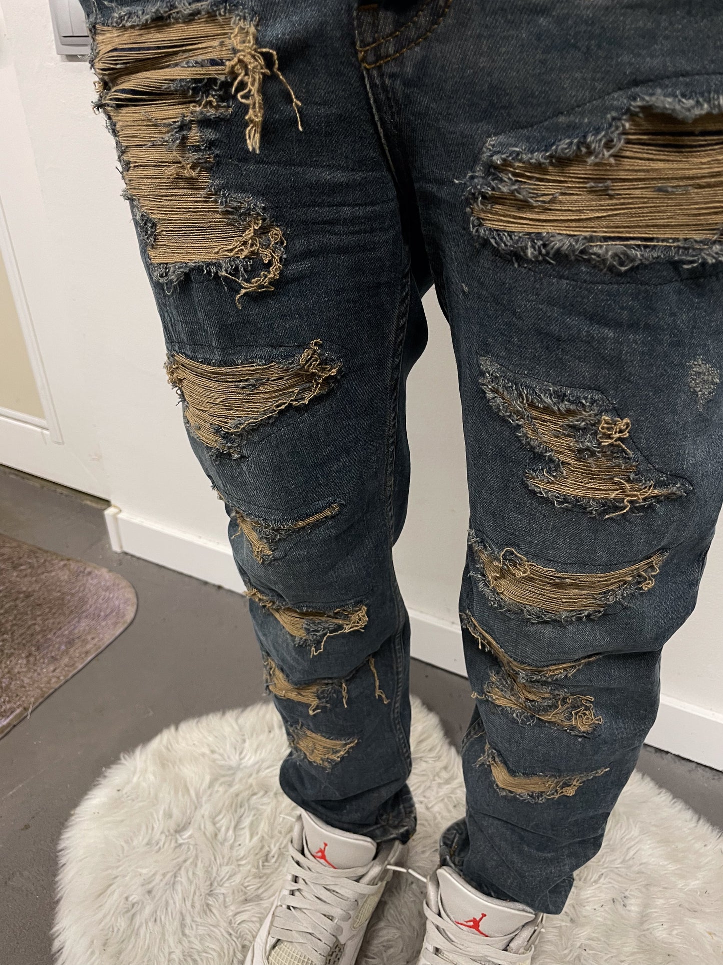 ugcbk distressed jeans