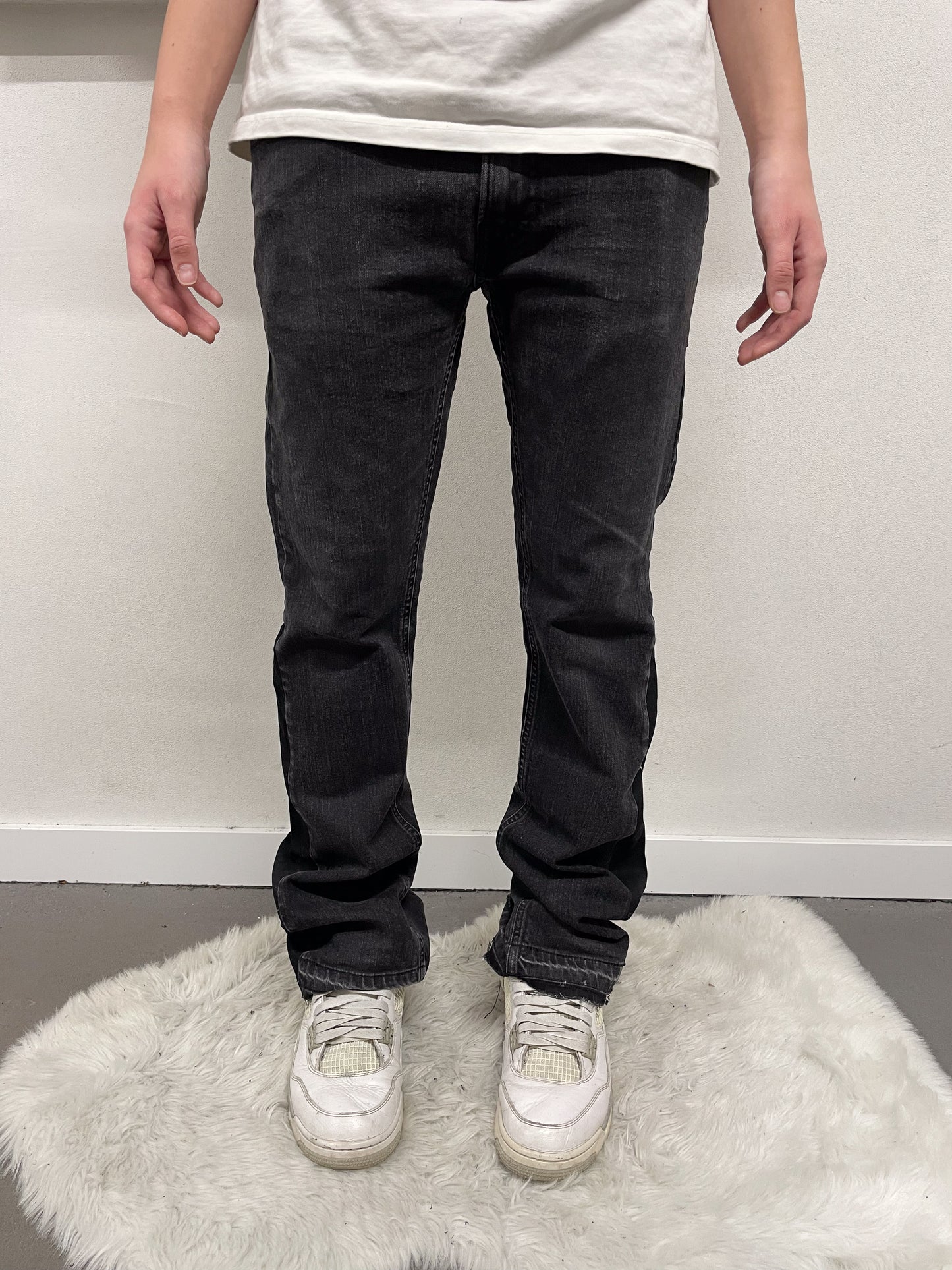 ugcbk distressed jeans flared