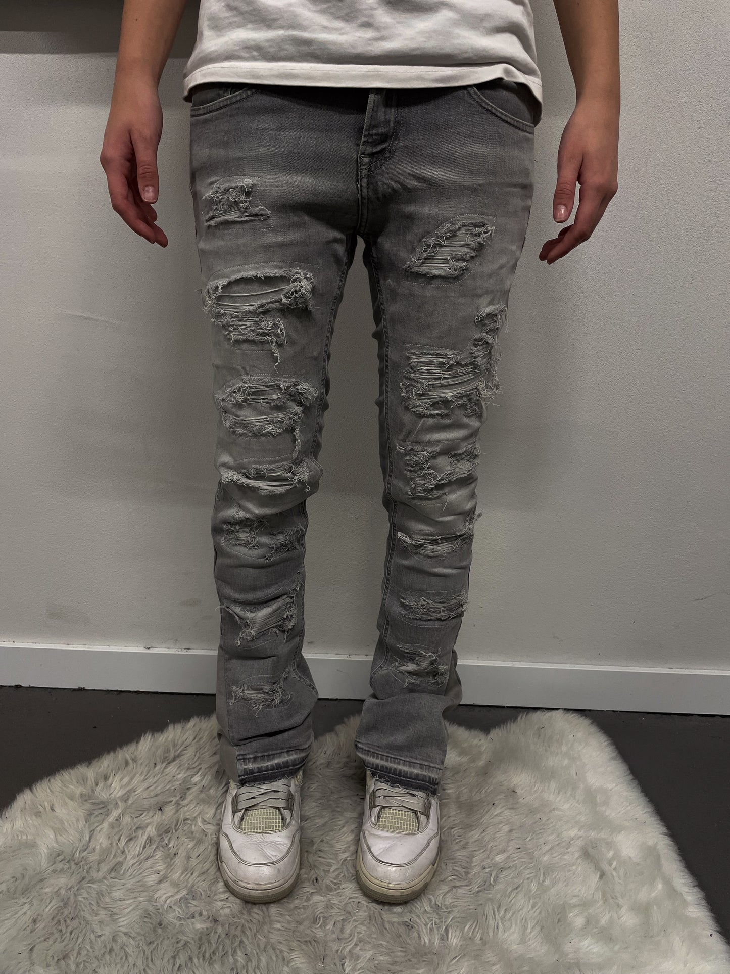 ugcbk distressed jeans flared