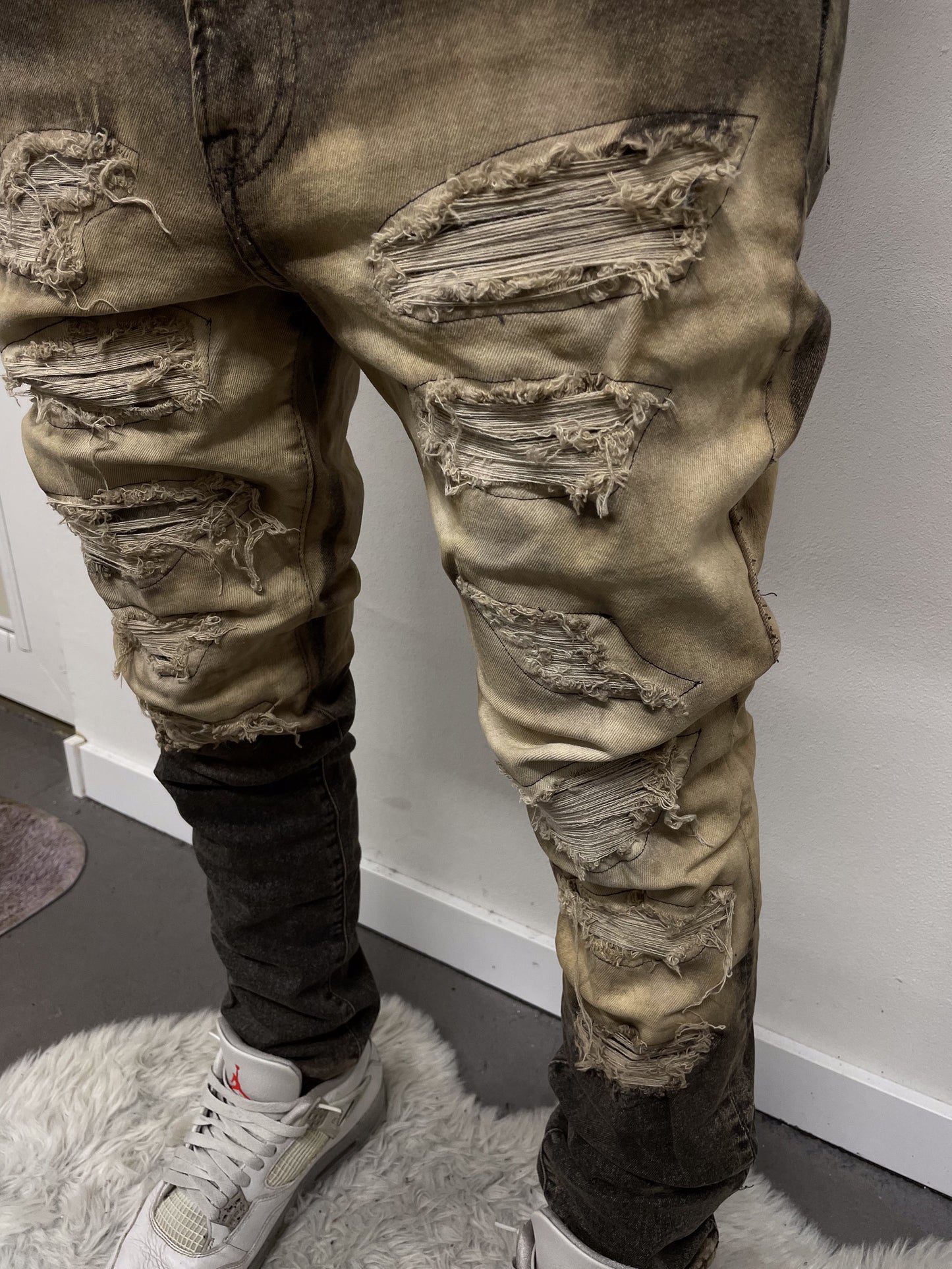 ugcbk distressed jeans