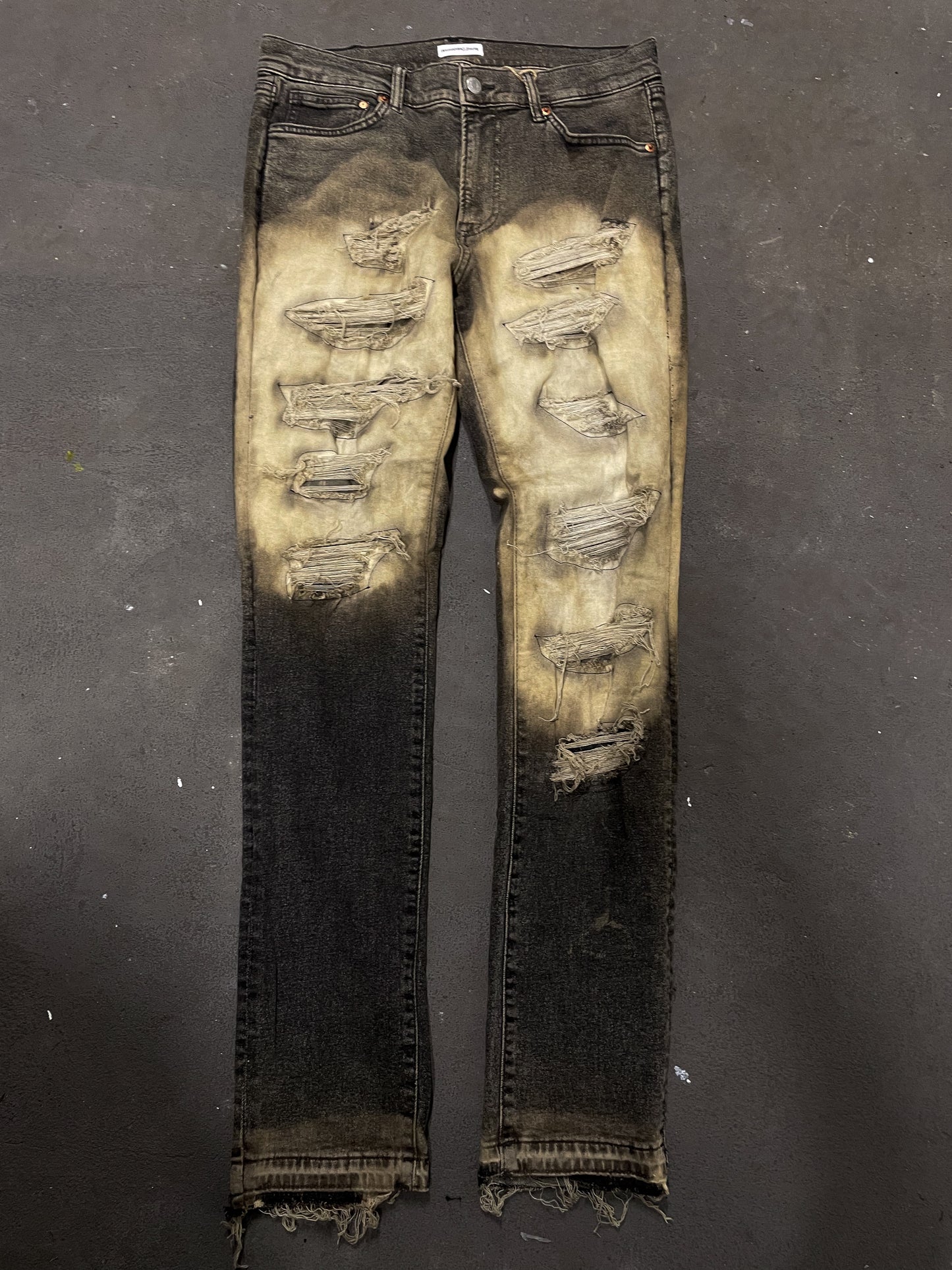 ugcbk distressed jeans